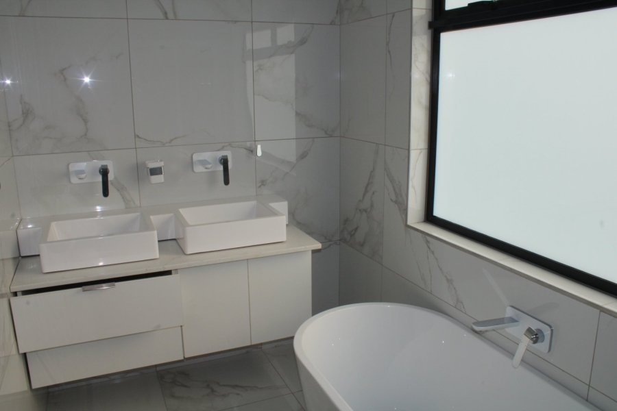 4 Bedroom Property for Sale in Kidds Beach Eastern Cape